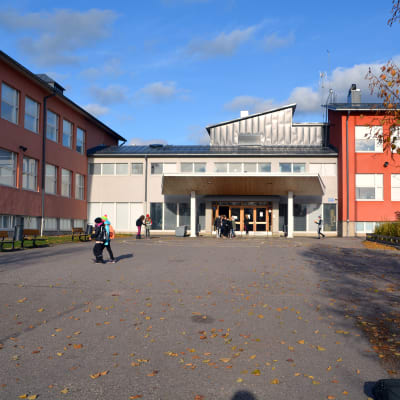 Kvarnbackens skola i Borgå utifrån