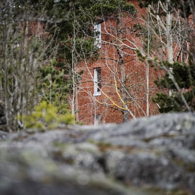 Kuvassa on kerrostalolähiömaisema Helsingistä.