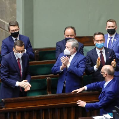 Mateusz Morawiecki Puolan parlamentissa.