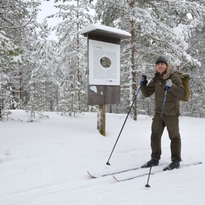 Patrik Berghäll på skidor.