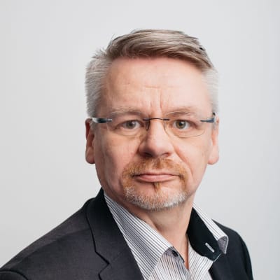 Ylen verkko- ja jakeluteknologioista vastaava päällikkö Olli Sipilä
