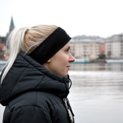 Sandra Eriksson med Stockholm i bakgrunden.