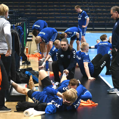 Finlands handbollslandslag drabbades av skador inför EM-kvalmatchen mot Bosnien-Hercegovina.