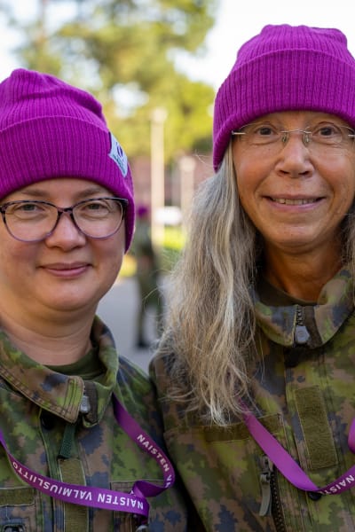 Sonja Leidén och Siv Byman på beredskapskurs för kvinnor i Dragsvik 2023. 