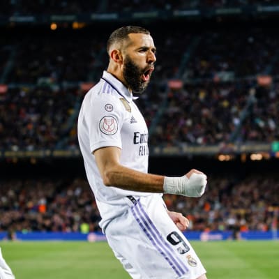Realin maalipyssy Karim Benzema teki kolme maalia Barcelonan verkkoon cup-välierän toisessa osassa. 
