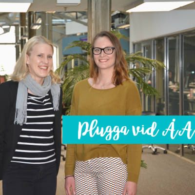 Universitetslektor Tiina Saloranta-Simell och studerande Mathilda Råberg poserar framför kameran i halvbild.