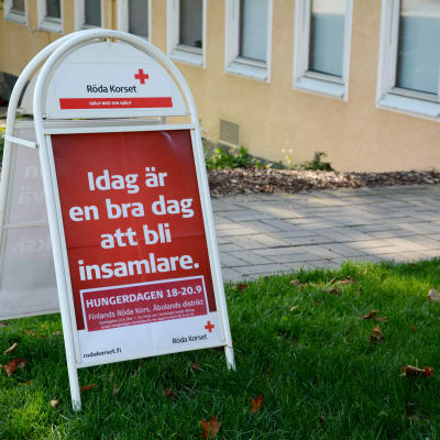 Skylt utanför Röda Korset i Åbo