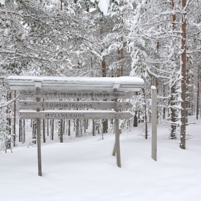 Vägvisare invid Harjureitti.