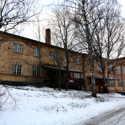 Vasa tvålfabrik fotad utifrån. Byggnaden är byggd i tegel på 1920-talet.