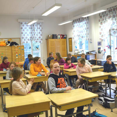 Skolklass i Kråkö skola