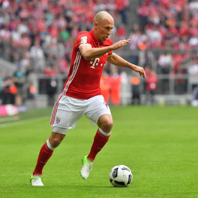 Arjen Robben med bollen vid vänsterfoten.