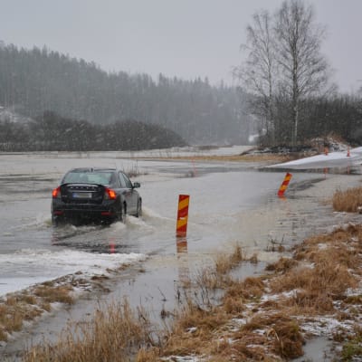 bil trotsar avstängd väg på sannäsvägen i borgå 12.02.2016