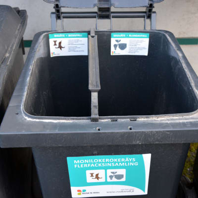 Avfallskärl för ett hushåll för bioavfall och blandavfall.
