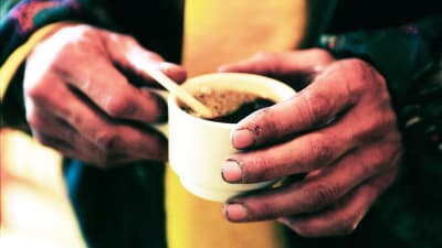kaffekopp i handen