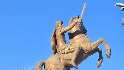 Statyn Ryttare till häst i centrala Skopje