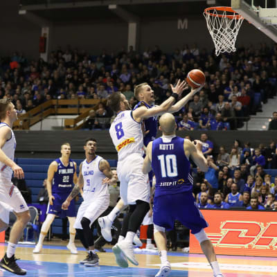 Finland spelar mot Island