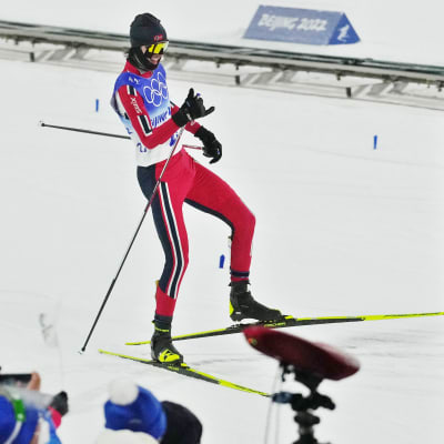 Jørgen Graabak förde Norge till OS-guld i lagtävlingen i nordisk kombination.