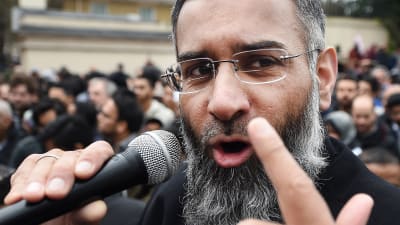 Anjam Choudary, känd radikal islamistpredikant, dömdes till 5,5 års fängelse.