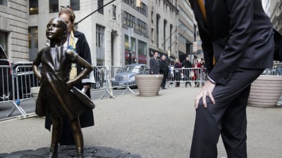 Statyn "den orädda flickan" och New Yorks borgmästare Bill de Blasio