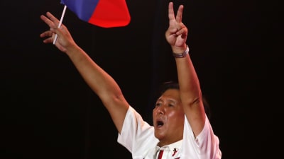 Ferdinand "Bongbong" Marcos Jr. under ett valmöte på lördagen. Marcos har vägrat delta i debatter. 