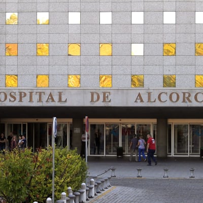 En sjuksköterska som vårdat en patient med ebolavirus på ett sjukhus i Madrid uppgavs ha smittats av ebola den 6 oktober 2014.