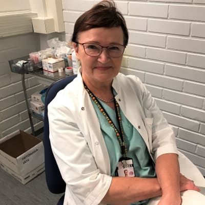Hilkka Tirkkonen on työskennellyt terveyskeskuslääkärinä Outokummussa lähes 40 vuotta. Hänet valittiin aluevaltuutetuksi.