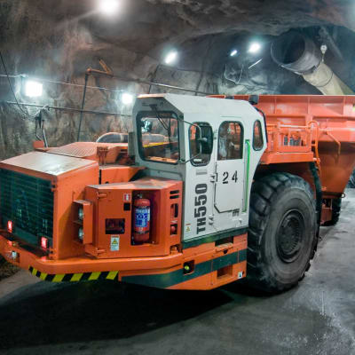 Sandviks gruvdumper TH550 är en av bilarna som Komas bygger i Karis.