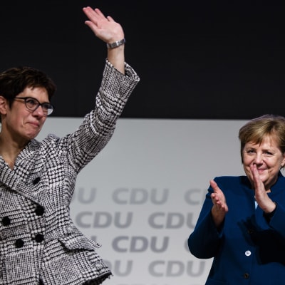 Angela Merkel och Annegret Kramp-Karrenbauer