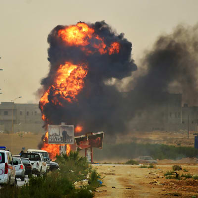 Ansar al-Sharia tog över Benghazi år 2014 då generalen Khalifa Haftars styrkor gick till motattack. Gruppen har numera försvagats och drivits ut från Libyens näst största stad