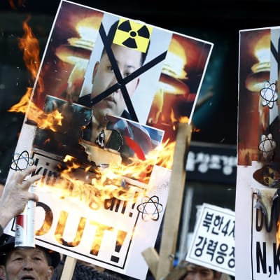 Nordkoreas kärnprovsprängning har utlöst ilska, protester och krav på nya sanktioner i Sydkorea