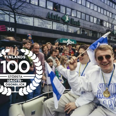 Guldfest i Helsingfors efter ishockey-VM 1995, med logo för Finlands 100 största idrottsögonblick.