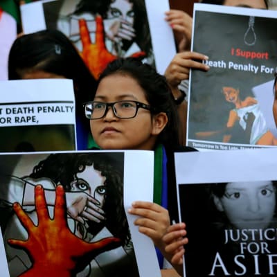En demonstration för strängare straff för våldtäkter i Bangalore den 18 april.