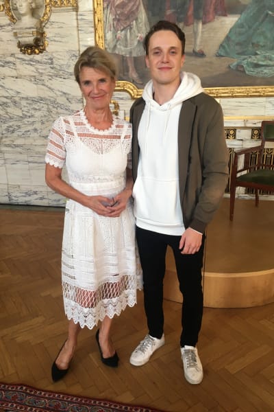 Skådespelaren Stina Ekblad med sin son Adrian Dolata. 
