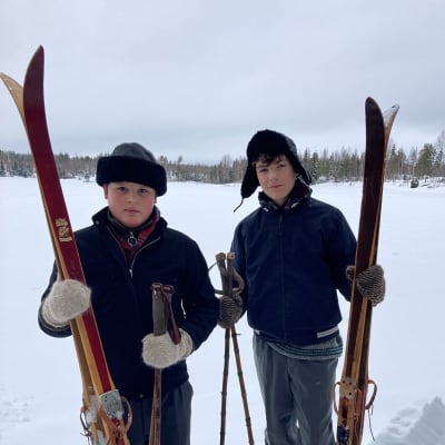 Samuel Bahne och Kaspian Korenius spelar barnen i filmen.