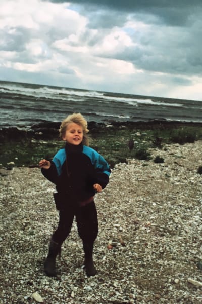 Otto Gabrielsson som litet barn vid havet