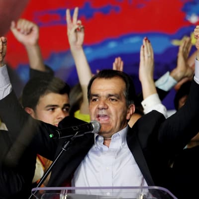 Oscar Ivan Zuluaga firar efter att ha fått resultaten från den första omgången i det colombianska presidentvalet.