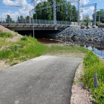 Vantaanjoki tulvii Vantaanjoen ratasillan alikulkutunnelissa.