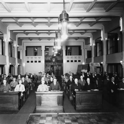 Helsingfors stadsfullmäktige samlat i Börshuset år 1929.