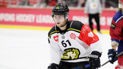 Juuso Ikonen spelar ishockey för Brynäs i SHL.