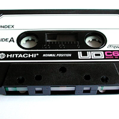 Hitachi-merkkinen C-kasetti.