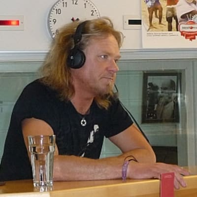 Laulaja-lauluntekijä Jussi Hakulinen