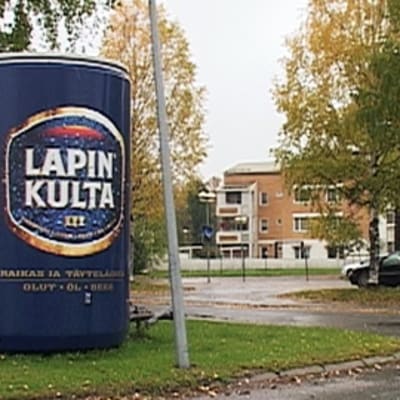 Näkymä Lapin Kullan Tornion tehtaan edestä