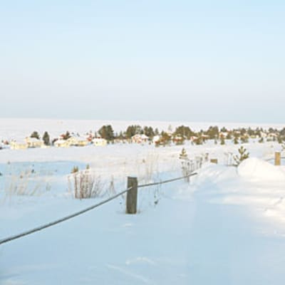 Kuvassa lumimaisema Kalajoen Hiekkasärkiltä