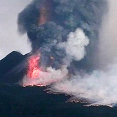 Tulivuori Etna purkautuu Italiassa.
