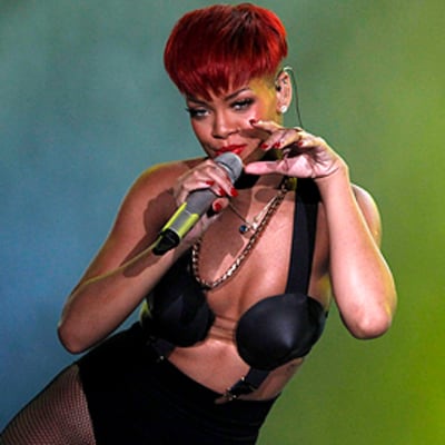 Rihanna esiintymässä