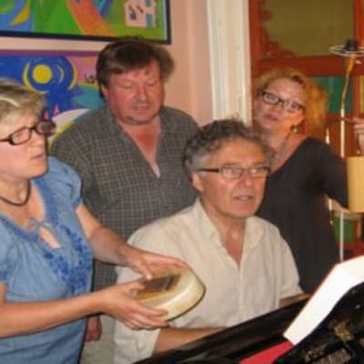 Eija Ahvo, Juha Tikka, Toni Edelmann ja Susanna Haavisto laulavat Tommy Tabermanin runoja.
