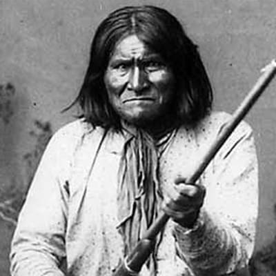 Geronimo valokuvattuna vuonna 1887.
