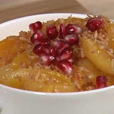 Kookospannacottaa ja aprikoosia