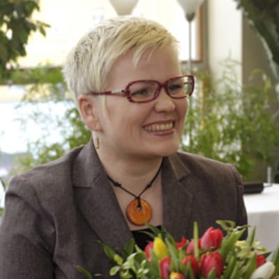 Minna Sirnö kruunattiin eduskunnan peukkukuningattareksi.