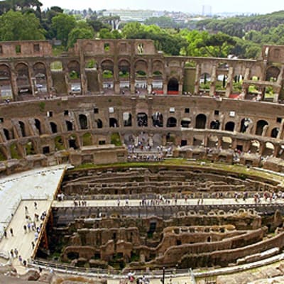 Sisäkuva Rooman Colosseumista.